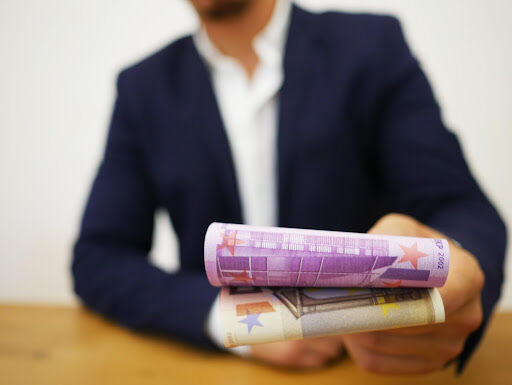 7 Benefits of Refinancing Debt